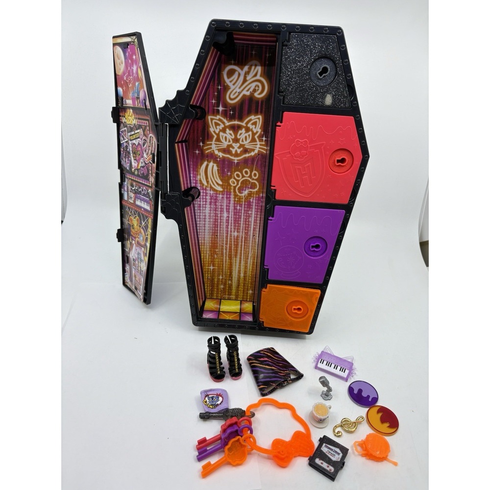 Monster High Draculaura CoffinShaped Locker Skulltimate Secrets Neon W/ Parts